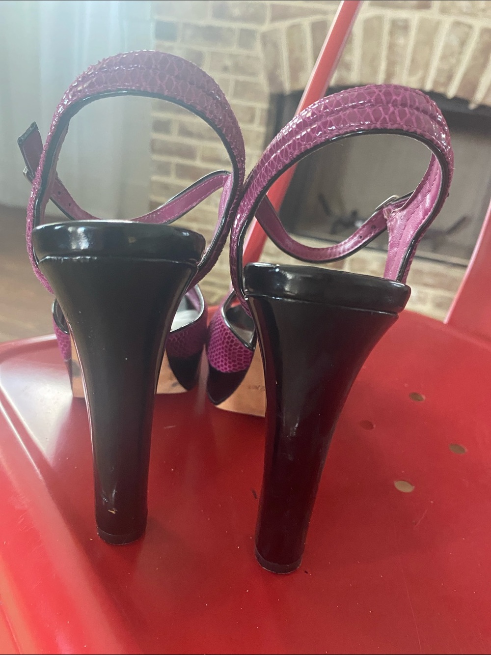 White House black market  Fuchsia Platform Sandals  pre owned good shape !